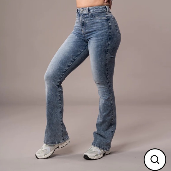 FITJEANS Women's High Rise Light Blue Jeans - Picture 5 of 5